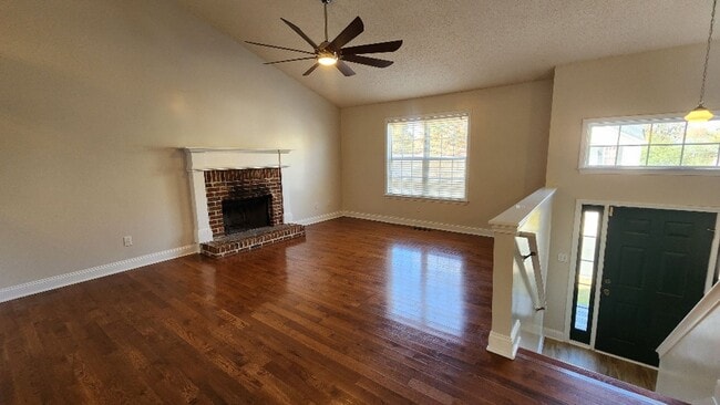 Photo - 56 Trillium Trail NE