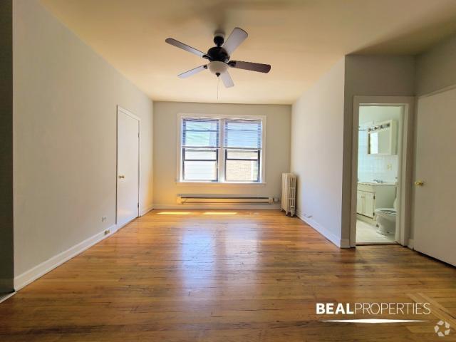 Building Photo - 1 bedroom in CHICAGO IL 60657 Unit 211 Rental