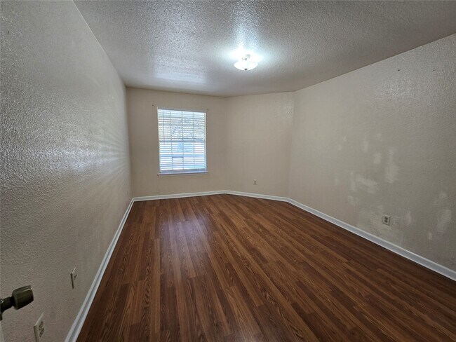 9797 Leawood Blvd Unit 104