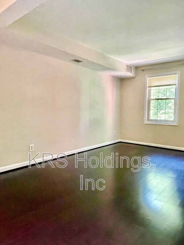 Photo - 1305 E Abingdon Dr Unit 4