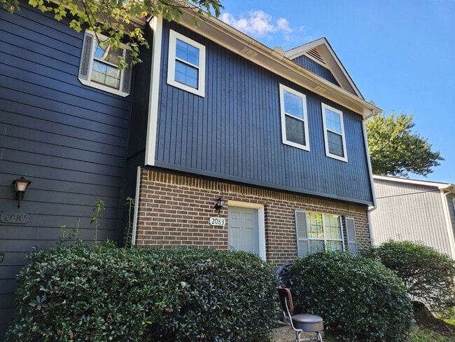 Building Photo - 2094-2094 Lenoa Ln Unit 2083