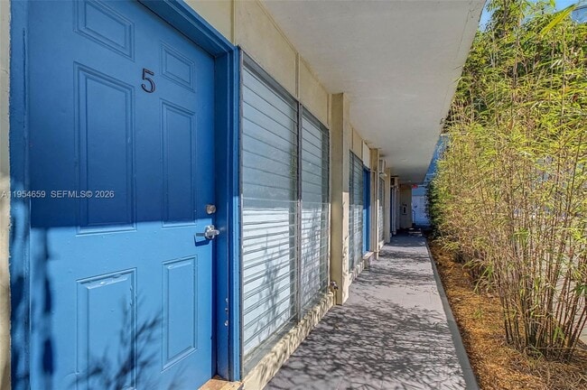 Photo - 1685 Jefferson Ave Unit 5