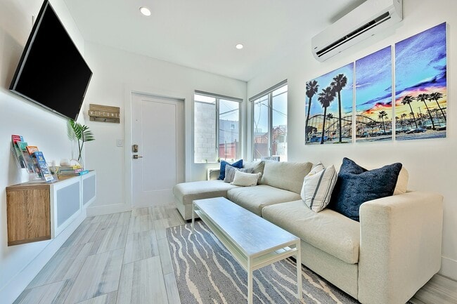 Photo - 732 Ventura Pl Unidad 4