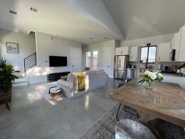 Photo - 1804 E 14th St