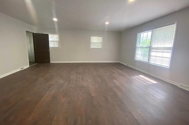 Photo - 8033 Navios Dr SE