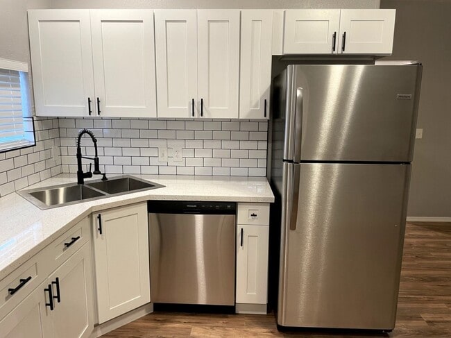 Photo - 1436 E Cinnabar Ave Unit B