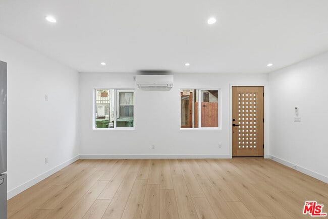 Photo - 3431 Edgehill Dr