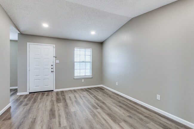 Photo - Updated & Conveniently Located 2 Bedroom Apartment in South Fort Worth