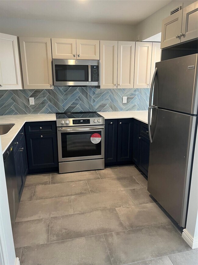 Photo - 9440 Live Oak Pl Unit 306