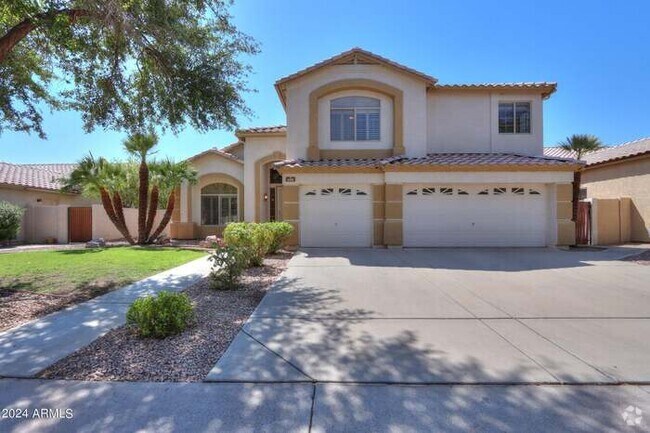 Building Photo - Stunning Cobble Creek II home with pool an...