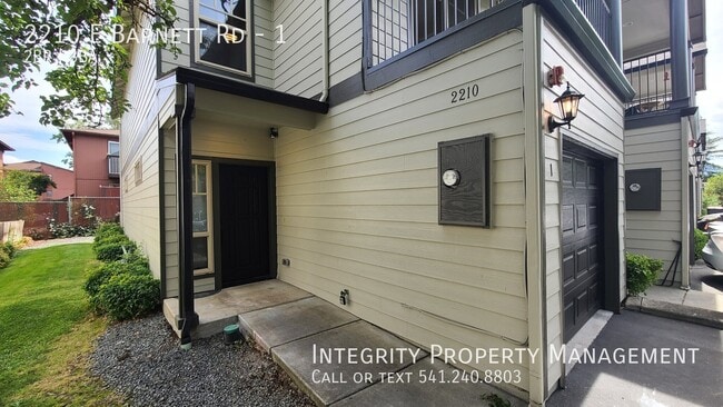 Photo - 2210 E Barnett Rd