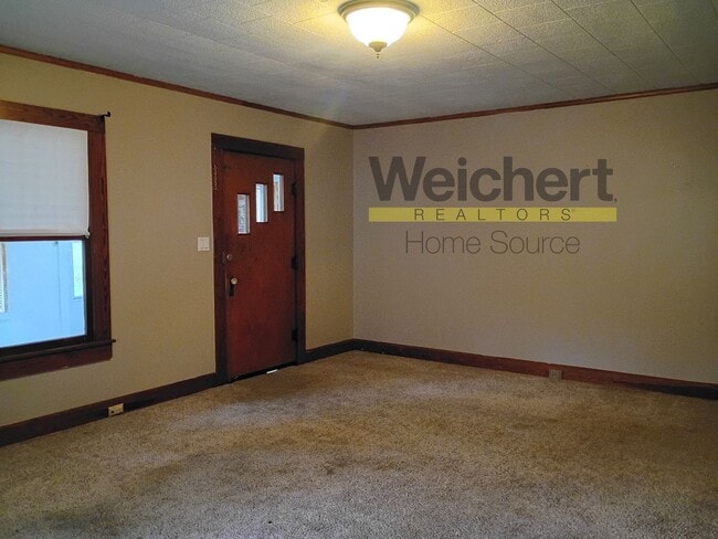 Photo - 3BR Home with Basement, Screened Porch & Garage