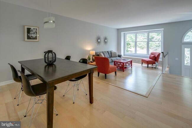 Photo - 1353 Templeton Pl