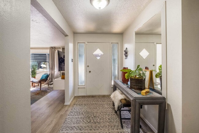 Photo - 3907 Solano Pl NE