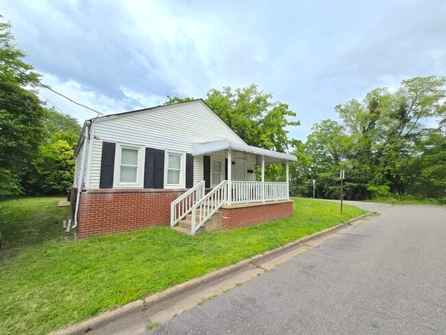 Photo - 332 Marion Ave House