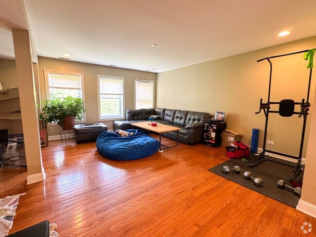 Building Photo - 6100 N Talman Ave Rental