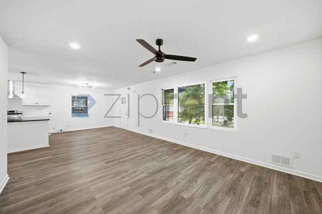 Photo - 175 Holly Rd NW