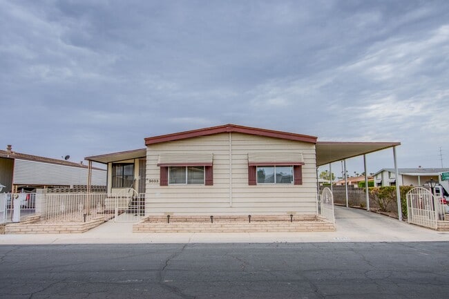 Building Photo - 55+ community 2 bed 2 bath Rental