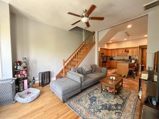 Photo - 2541 W Cortland St Unit 3