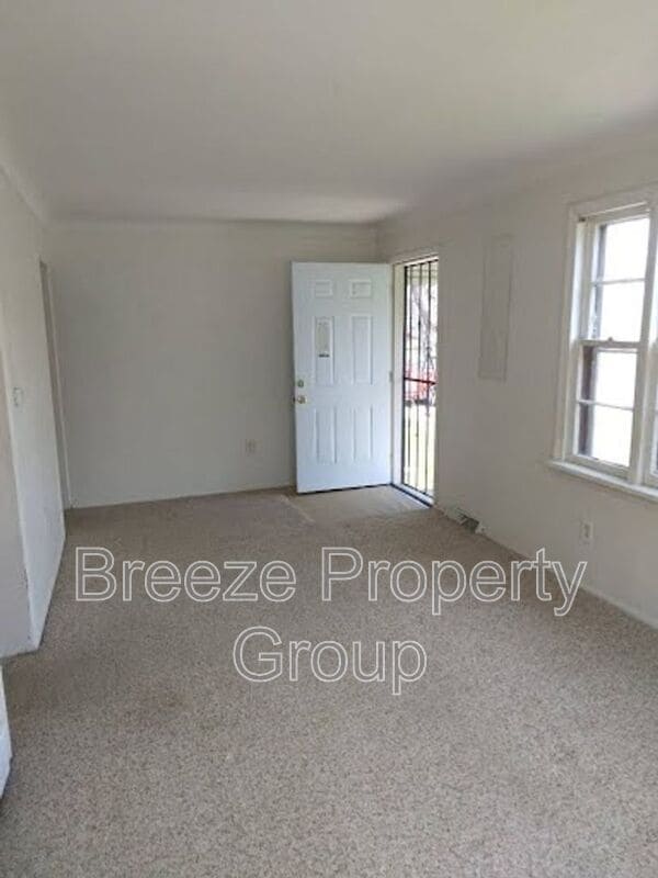 Building Photo - 3405 Beaumont Dr