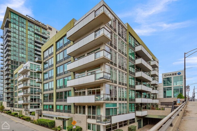 Building Photo - 650 W Wayman St Unit 304C