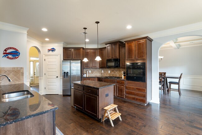 Photo - 646 Village Market Dr