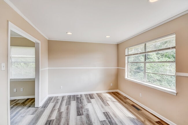 Photo - 1035 Barclay Dr