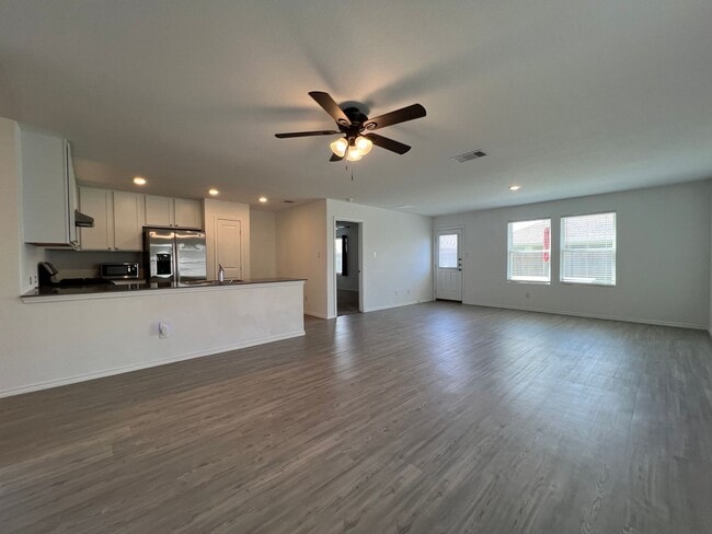 Photo - NEW AND VERY AFFORDABLE 4BDRM HOME IN LOND...