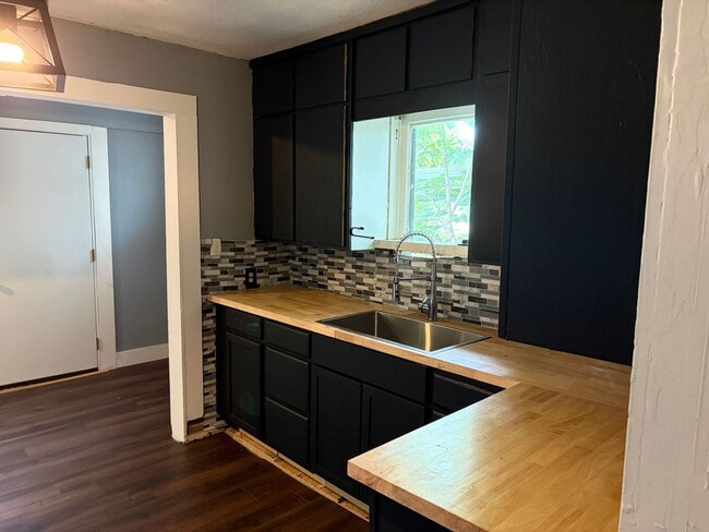 Photo - $900 move in special!