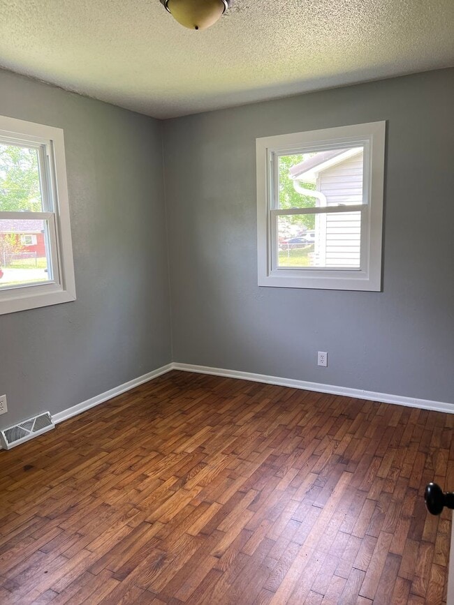 Photo - Simple Home in East Springfield