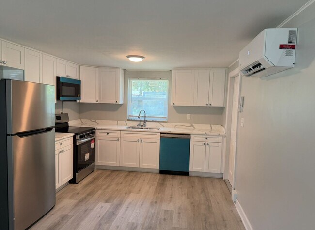 Photo - 5904 Kingsview Ln Unit B