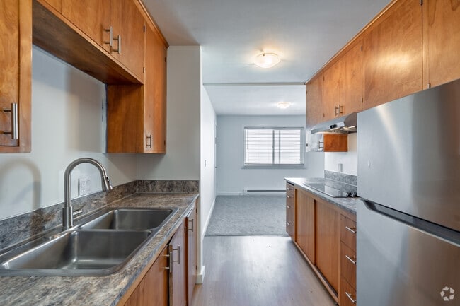 2BR, 1BA - 1,029SF - Kitchen