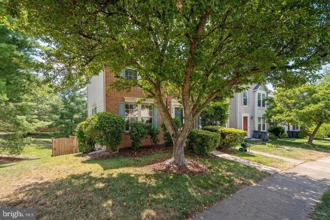 Building Photo - Amazing, updated end unit townhome backing to trees and open common area in Centre Ridge neighbor...