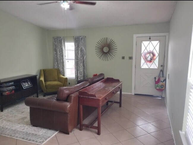 7812 Broadwick