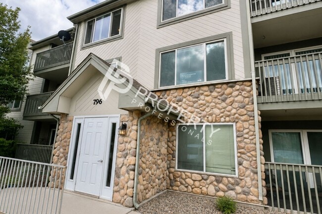 Building Photo - 796 Castle Valley Blvd