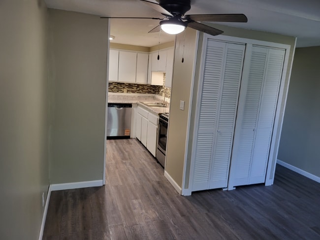 Building Photo - 734 N Country Acres Ave Rental
