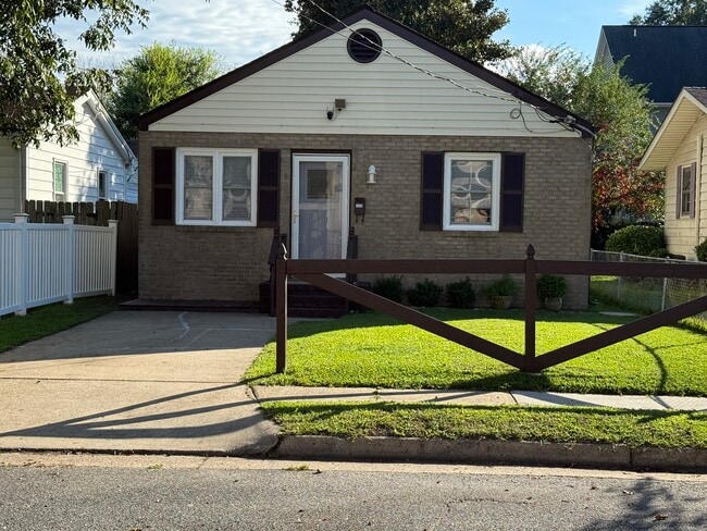 Building Photo - 1535 Vine St