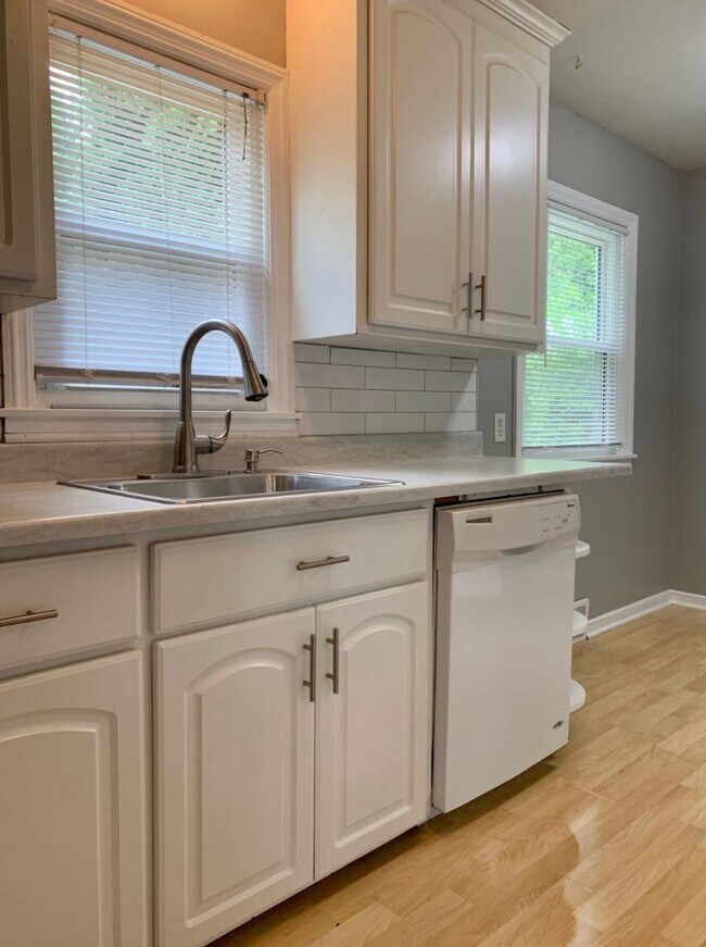 Photo - Spacious 4 Bedroom 1 Bath house in Crystal!!