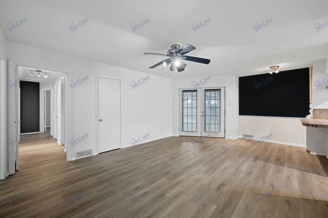 Photo - 705 Scottsdale Dr