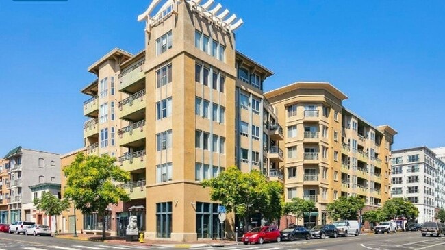 Building Photo - Amazing Downtown Unit Available For Rent!!!