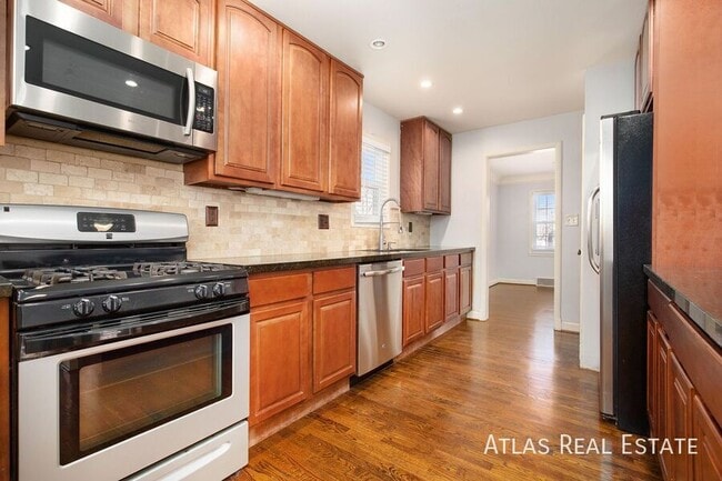 Photo - 5734 Walmer St