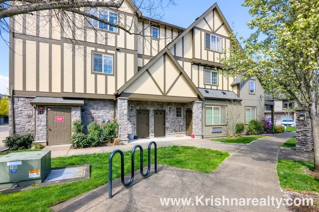 Building Photo - Perfect Location | 2 BD + Den | 2.5 BA | Clubhouse, Pool, Gym, Hi-Speed Internet | Near Quatama M...