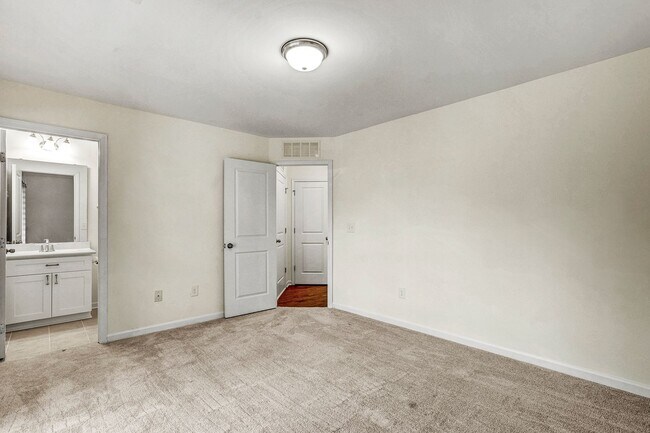 Photo - 3915 Brokenshire St