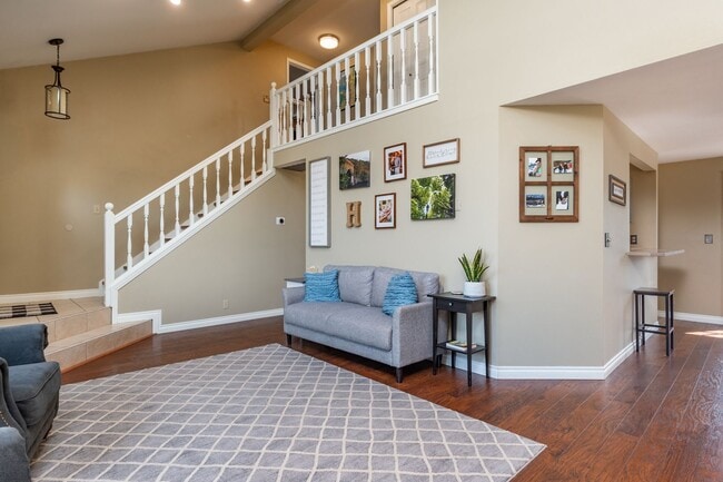 Photo - Spacious and Beautiful Home with Private Apartment!