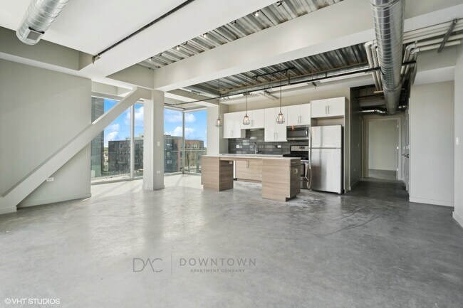 Photo - 1255 N Milwaukee Ave Unidad 701 Rental