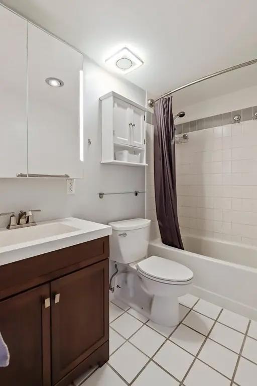 Building Photo - Spacious one bedroom