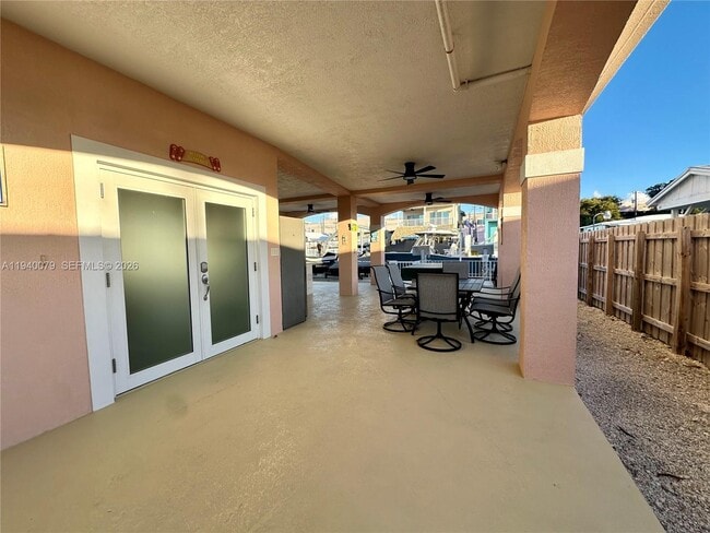 1516 Aqueduct Ln