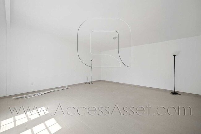 Photo - Spacious 3-Bedroom Torrance Home with Private Yard & Modern Interior