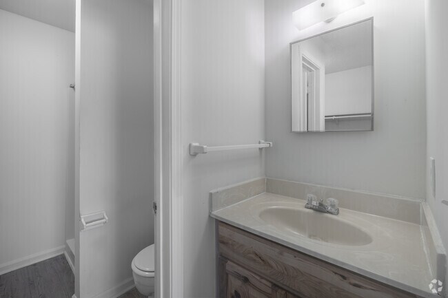 2BR, 2BA - 1,000SF - Primary Bathroom