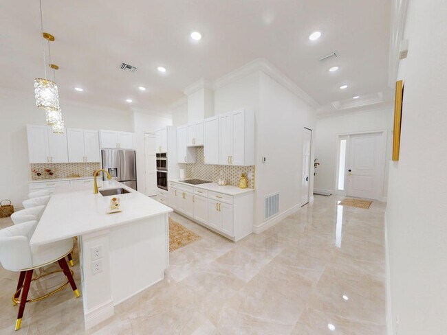 Photo - 409 SW Bradshaw Cir